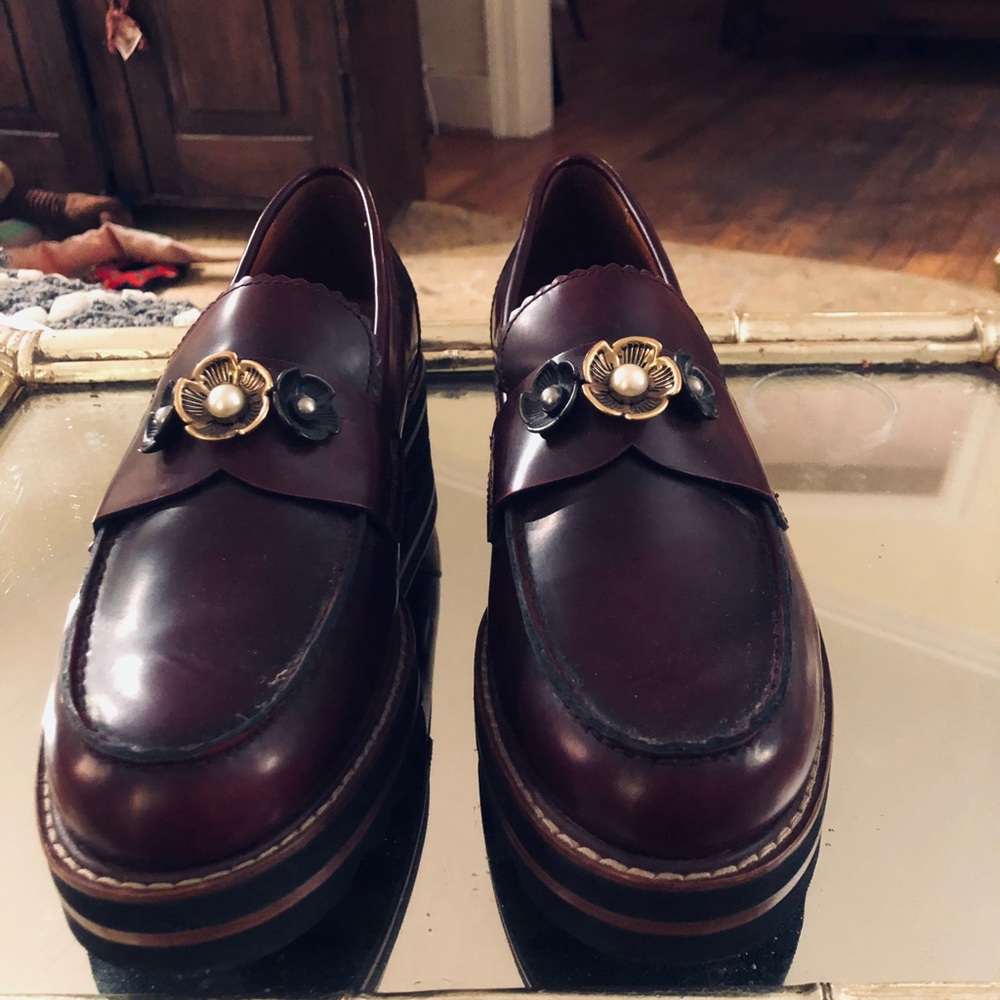 Gorgeous worn once by me in fall of 2019 just before the world stopped.